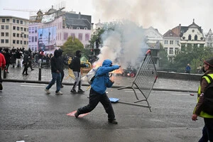 Поліція Брюсселя розігнала протест водометами й сльозогінним газом