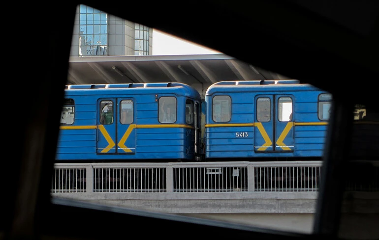 В Киеве ввели аварийные отключения света: движение поездов метро приостановлено
