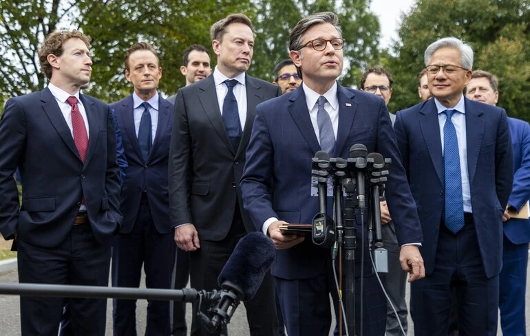 Керівники технокомпаній підтримали пропозицію Трампа називати ШІ «суперінтелектом»