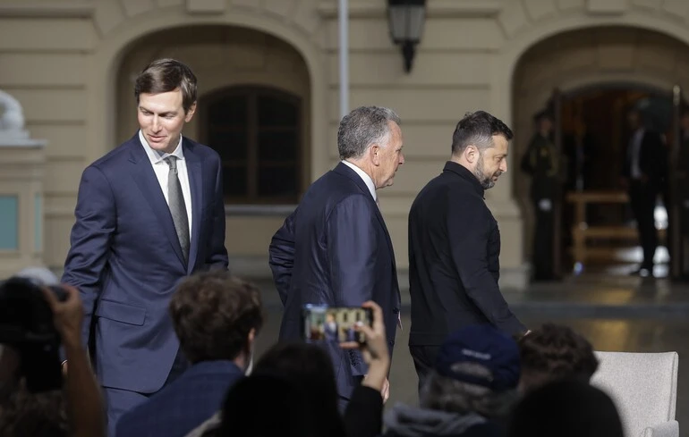 США та Європа формують спільну мирну пропозицію для завершення війни РФ проти України — WP