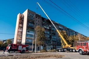В Харькове в результате обстрела обрушился подъезд жилого дома
