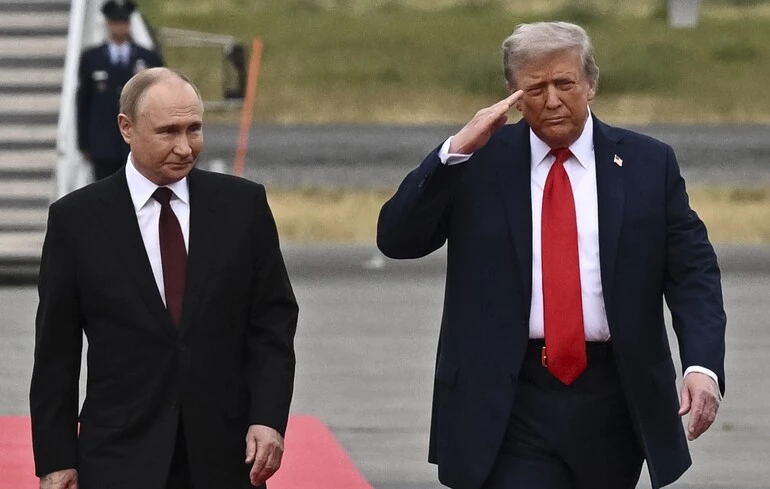 Путін і Трамп більше відповідальні за продовження війни в Україні, ніж Зеленський — Bloomberg