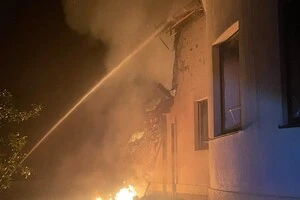 Окупанти атакували Київщину: пошкоджено будинки й автомобілі, четверо постраждалих