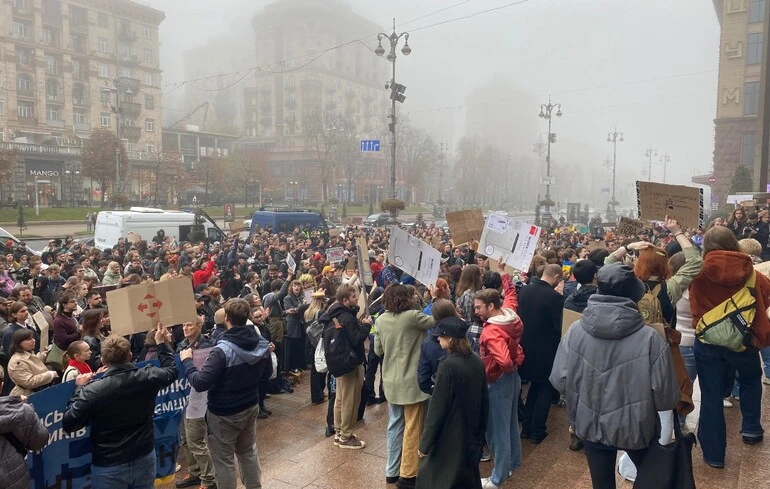Протест біля КМДА: сотні містян вийшли з вимогою відставки Кличка