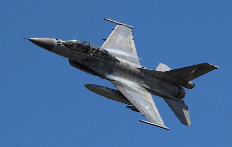 Румунські F-16 збили два безпілотники над Чорним морем
