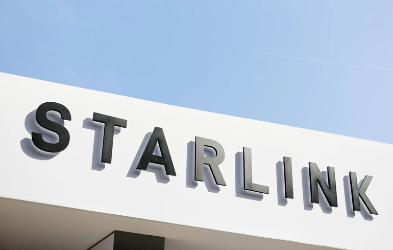 Підпал станції Starlink у Болгарії: суд Софії видав ордер на арешт двох німців