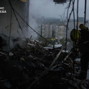 У Києві через атаку дронів загинули люди, а в одному з районів — аварійні вимкнення світла: фото наслідків