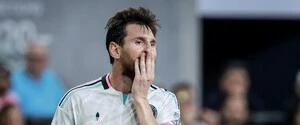 Десять футболистов стали претендентами на 