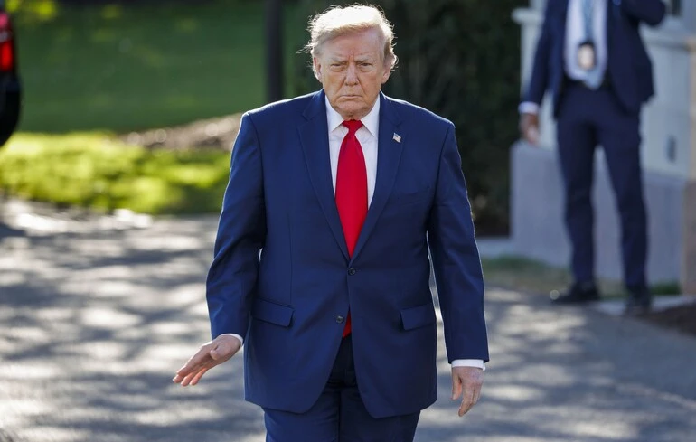 Сотні юристів готуються протидіяти можливому втручанню Трампа у проміжні вибори у США — FT