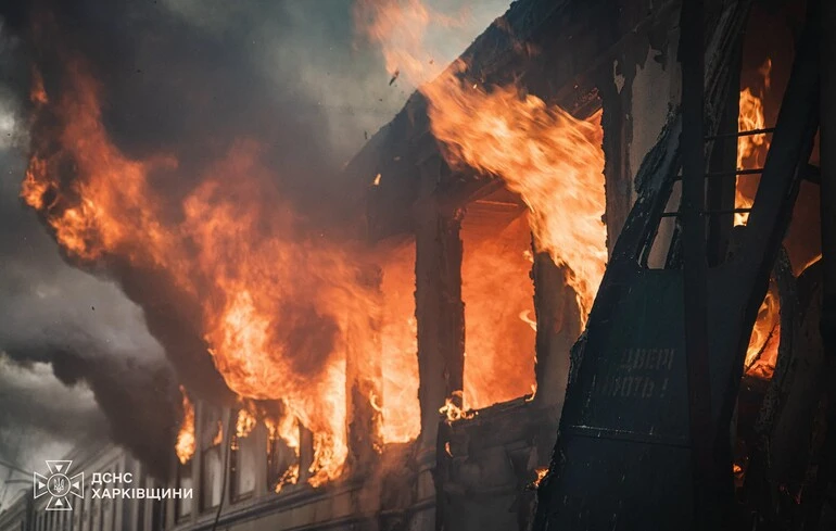 Дрон атакував електропоїзд у Харкові: фото та відео наслідків 