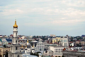 В Харькове в результате российского нападения горит дом