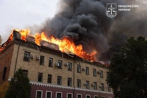 В Харькове в результате российского нападения горит дом
