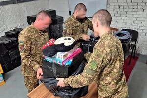 Бойцы Нацгвардии с помощью дронов доставили детское питание и игрушки в Олешки