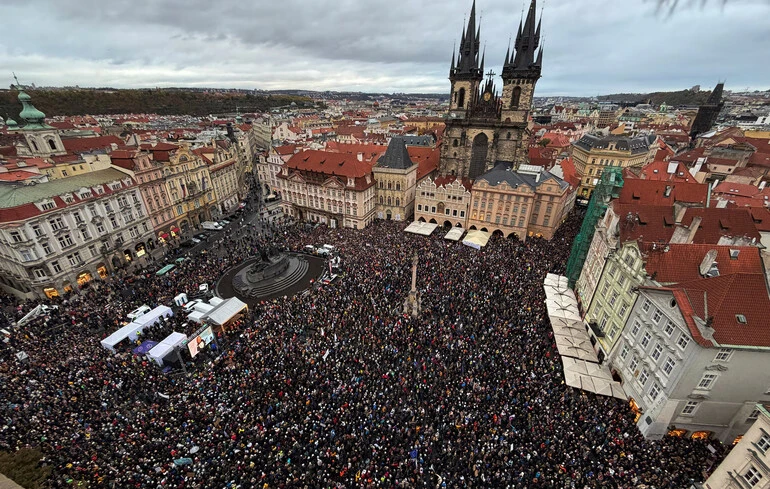 Чехія: тисячі людей протестують через реформу суспільного ТБ