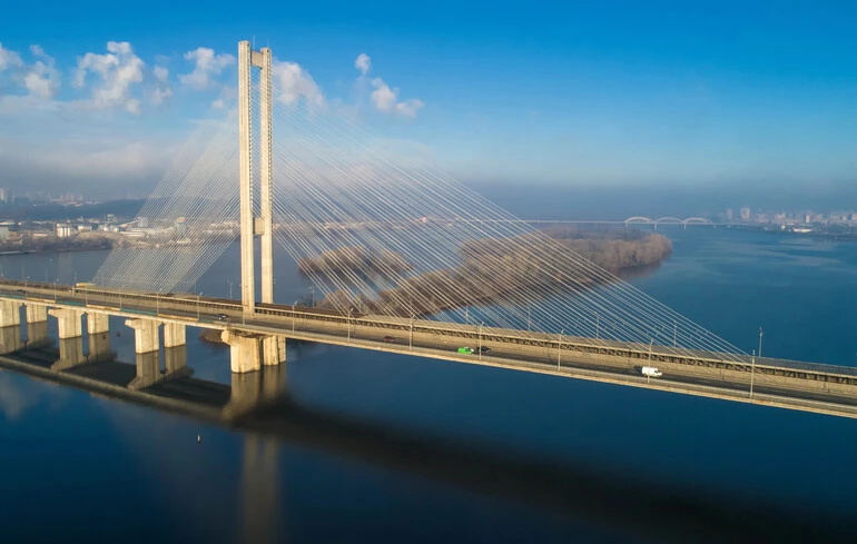 У КМДА розповіли про масштаби пошкоджень Південного мосту після ракетного удару