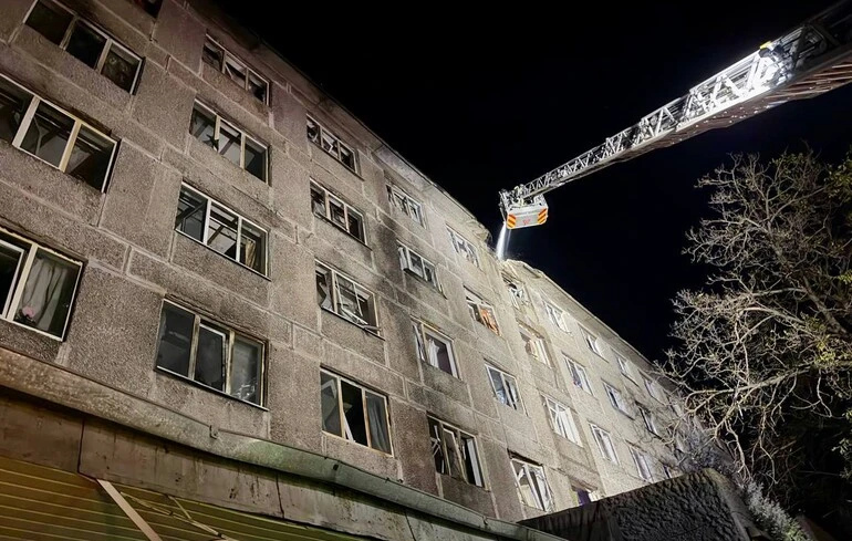 У Дніпрі дрон влучив у гуртожиток училища: горів увесь п’ятий поверх