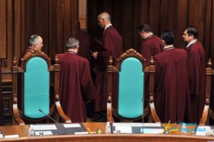 «Наша Украина» просит КСУ не одобрять отмену политреформы-2004