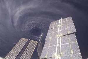 Национальный центр по наблюдению за ураганами США: Ураган Эрл может достигнуть Каролины уже в пятницу