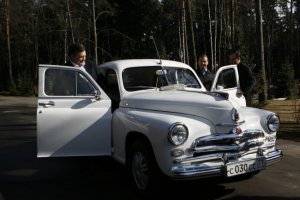 Янукович и Медведев поучаствовали в автопробеге