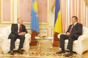 Янукович: Україна зацікавлена в україно-казахських нафтових і космічних проектах