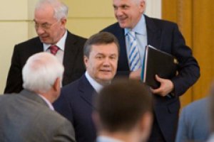 Азаров извинился перед Литвином за инцидент в телеэфире