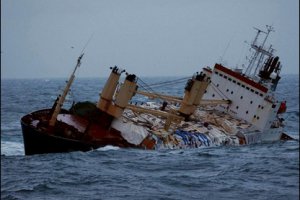 Біля берегів Криму затонуло вантажне судно з українцями на борту