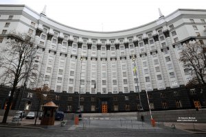 Кабмин намерен ликвидировать платные услуги при министерствах