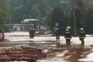 В Угорщині зростає кількість загиблих і площа заражених територій через аварію на глиноземному заводі