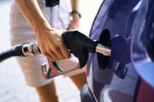 Експерти: Ціни на бензин продовживатимуть зростати
