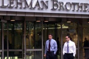 Вывеска банка Lehman Brothers, символ кризиса, ушла с молотка