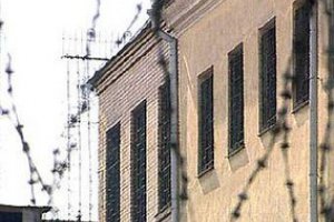 Арестованный бывший министр обороны заявляет, что его хотят психологически сломать