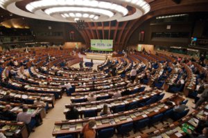 ПАРЄ підтримало резолюцію в Україні: у Європі привітали кроки нової влади, але й висловили пересторогу