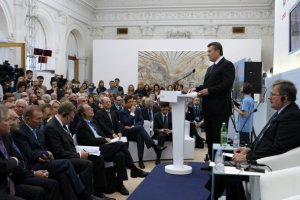 Отмена политреформы: Янукович отправил оппозицию в суды