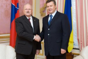 Україна і Словаччина вирішили скасувати консульські збори