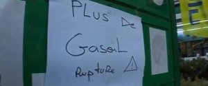 Паливна криза у Франції: чверть заправок країни залишилося без бензину