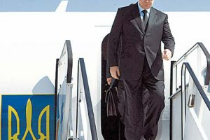 Виктор Янукович будет добираться на работу авиацией