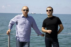 Рейтинги Медвєдєва і Путіна зрівнялися