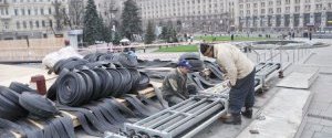 У Києві на Майдані Незалежності напередодні акції протесту встановлюют льодовий каток