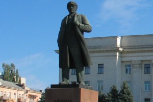 У Херсоні пам'ятник Леніну облили червоною фарбою