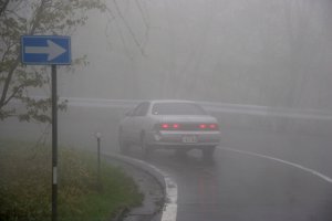 ГАИ просит водителей быть предельно внимательными в тумане