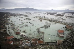 Повінь в Албанії: евакуйовано більше 12 тисяч людей