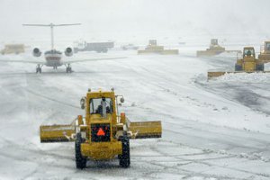 У Європі через снігопади закрилися аеропорти
