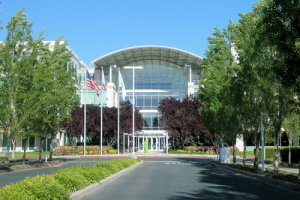 Apple обвинила Motorola в нарушении еще 12 патентов