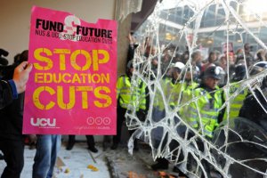 Великобритания: Протесты студентов перерастают в беспорядки