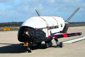 Секретный шаттл ВВС США возвращается на землю