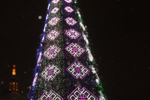 В Киеве зажгли главную елку страны (фоторепортаж)