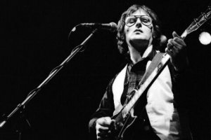 Скончался известный британский певец Джерри Рафферти