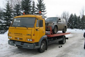 На киевские дороги вернулись эвакуаторы