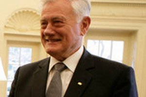 Адамкус: Украине нужна более активная коммуникация с ЕС