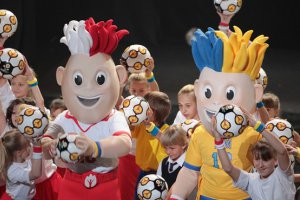 Выбор имен талисманов ЕВРО завершен